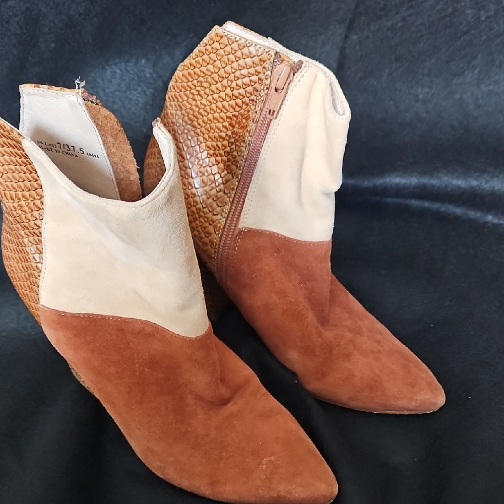 Chinese Laundry Tan and Cream Ankle Booties, Size 7, 37.5, 0